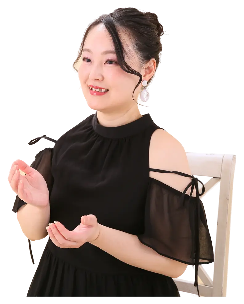 手のひらを差し出すタロット占い師 MEGUMI